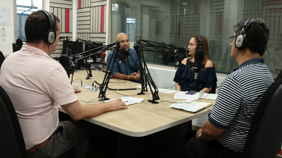 Imagen Docentes en El Anzuelo radio emisora de la Universidad de Ibagué